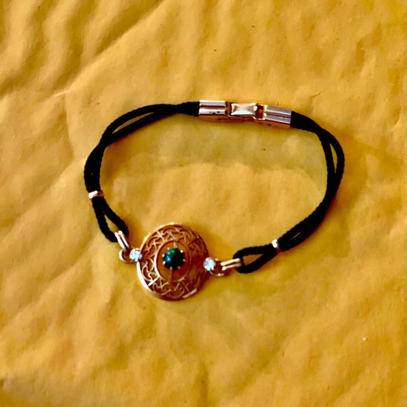 Vintage AMCO Bracelet. Surrounded by Cabochon and two sparkling rhinestones. - Picture 8 of 9